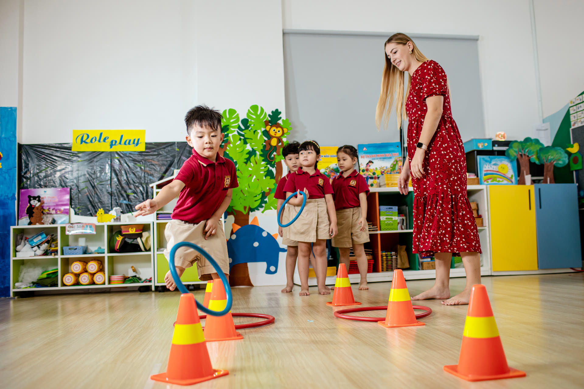 Học sinh VAS đọc sách tại thư viện