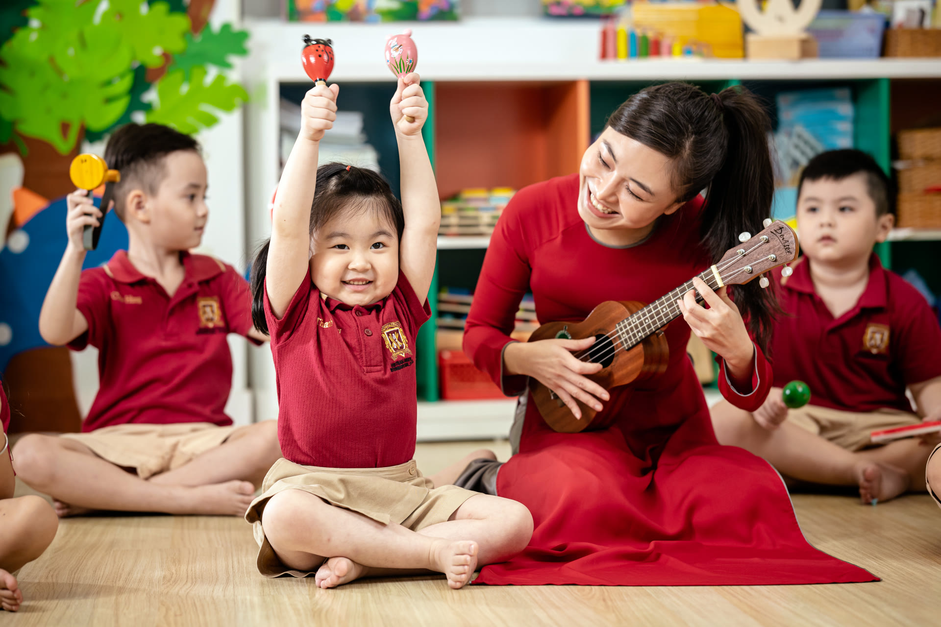 Học sinh VAS chơi nhạc cụ trong câu lạc bộ âm nhạc