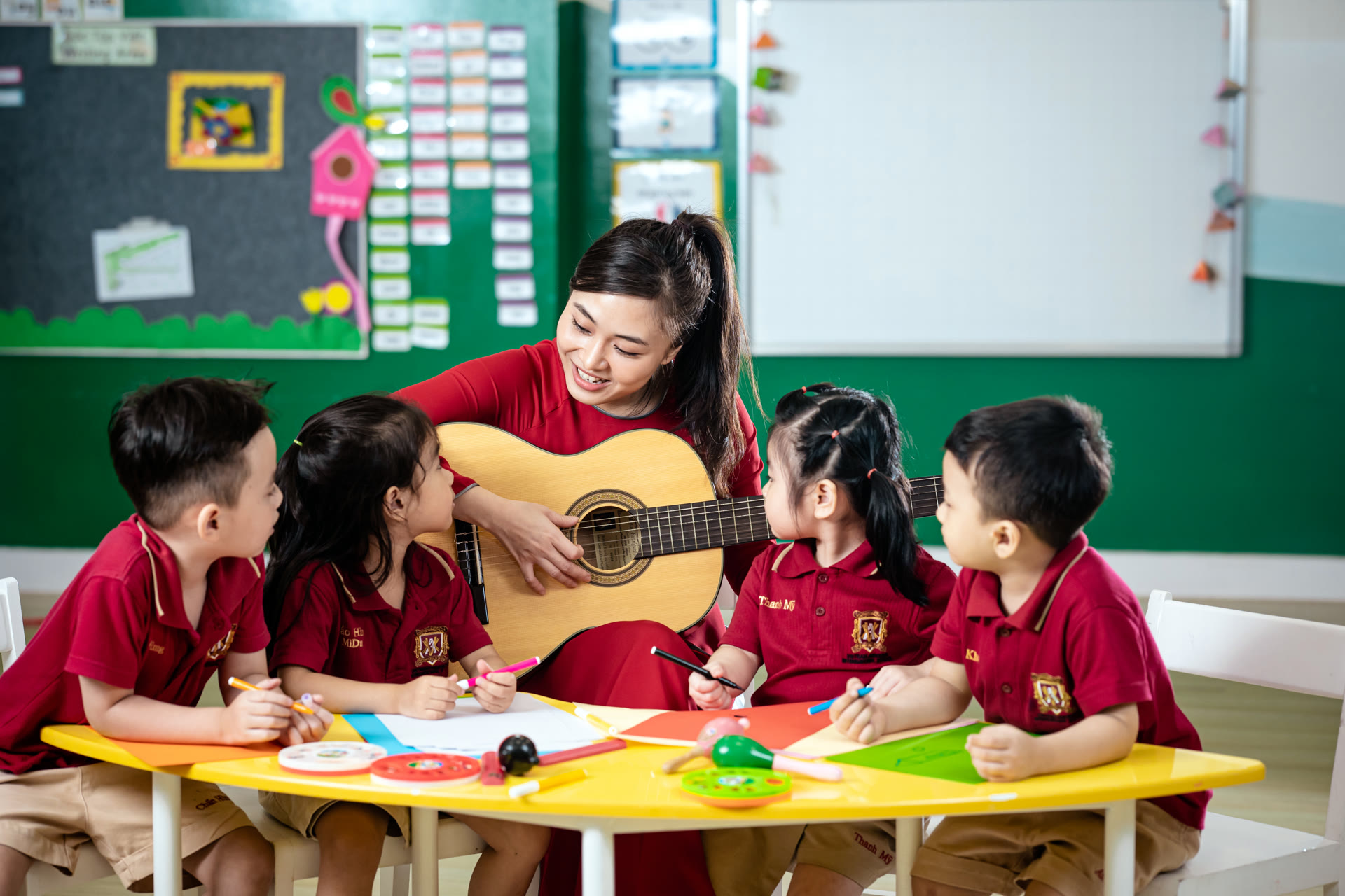 Học sinh VAS bơi lội tại hồ bơi của trường